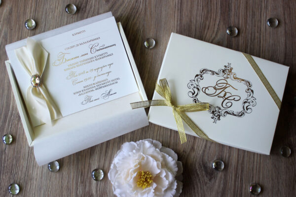 Приглашение на свадьбу в коробке