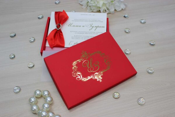 красно-золотые свадебные пригласительные в коробке